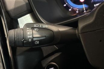 VOLVO XC40 2.0 B3 MHEV Core SUV 5dr Petrol Hybrid DCT Auto Euro 6 (s/s) (16