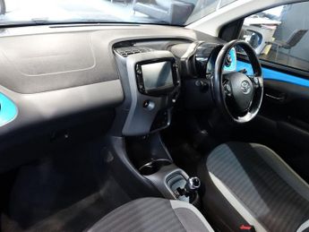 TOYOTA AYGO 1.0 VVT-i x-trend Funroof 5dr Petrol x-shift Euro 6 (71 ps)