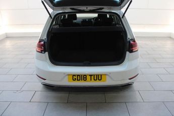 VOLKSWAGEN E-GOLF 35.8kWh e-Golf Hatchback 5dr Electric Auto (136 ps)