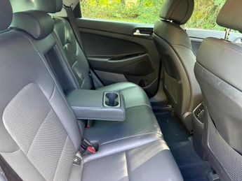 HYUNDAI TUCSON 2.0 CRDI PREMIUM NAV AUTOMATIC 4X4 SUV 5 DOOR