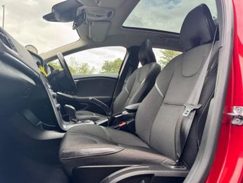 VOLVO V40 CROSS COUNTRY 1.5 T3 GPF Hatchback 5dr Petrol Auto Euro 6 (s/s) (152 ps)