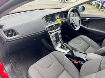 VOLVO V40 CROSS COUNTRY 1.5 T3 GPF Hatchback 5dr Petrol Auto Euro 6 (s/s) (152 ps)