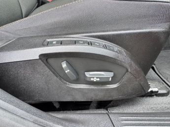 VOLVO V40 CROSS COUNTRY 1.5 T3 GPF Hatchback 5dr Petrol Auto Euro 6 (s/s) (152 ps)