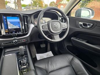 VOLVO XC60 2.0 B5 MHEV Momentum SUV 5dr Petrol Hybrid Auto Euro 6 (s/s) (25