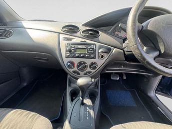 FORD FOCUS 1.6i 16v Zetec Hatchback 5dr Petrol Automatic (192 g/km, 99 bhp)