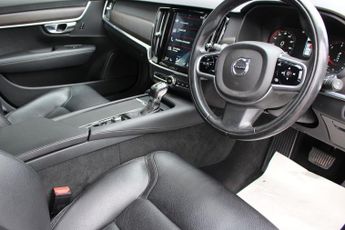 VOLVO V90 Cross Country 2.0 D4 Pro Estate 5dr Diesel Auto AWD Euro 6 (s/s) (190 ps)