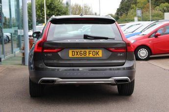 VOLVO V90 Cross Country 2.0 D4 Pro Estate 5dr Diesel Auto AWD Euro 6 (s/s) (190 ps)