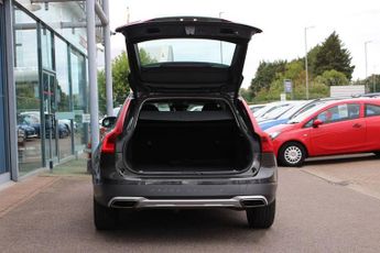 VOLVO V90 Cross Country 2.0 D4 Pro Estate 5dr Diesel Auto AWD Euro 6 (s/s) (190 ps)