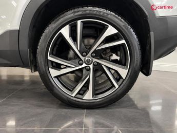VOLVO XC40 2.0 B4 MHEV R-Design Pro SUV 5dr Petrol Hybrid Auto Euro 6 (s/s)