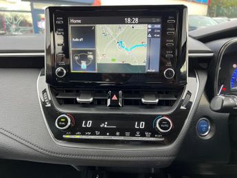 TOYOTA COROLLA 1.8 VVT-h GPF Icon Tech Saloon 4dr Petrol Hybrid CVT Euro 6 (s/s