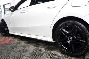 MERCEDES-BENZ A CLASS 1.3 A180 AMG Line (Executive) Hatchback 5dr Petrol 7G-DCT Euro 6