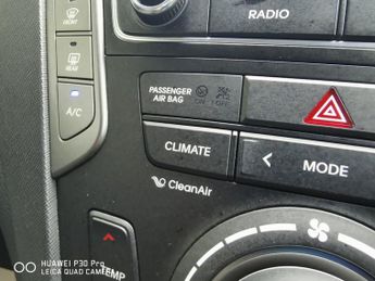 HYUNDAI SANTA FE 2.2 CRDi Blue Drive Premium SUV 5dr Diesel Manual 4WD Euro 6 (s/