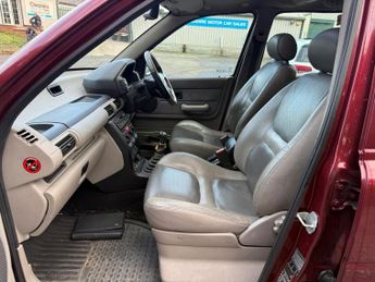 LAND ROVER FREELANDER 2.0 TD4 ES Station Wagon 5dr Diesel Manual (205 g/km, 110 bhp)