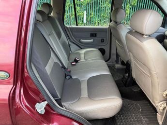 LAND ROVER FREELANDER 2.0 TD4 ES Station Wagon 5dr Diesel Manual (205 g/km, 110 bhp)