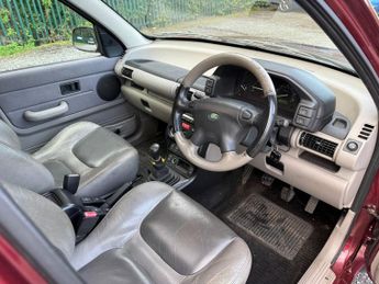 LAND ROVER FREELANDER 2.0 TD4 ES Station Wagon 5dr Diesel Manual (205 g/km, 110 bhp)