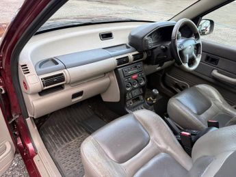 LAND ROVER FREELANDER 2.0 TD4 ES Station Wagon 5dr Diesel Manual (205 g/km, 110 bhp)