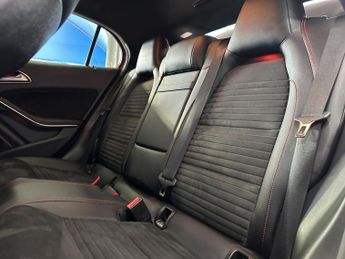 MERCEDES-BENZ GLA 1.6 GLA200 AMG Line (Premium) SUV 5dr Petrol 7G-DCT Euro 6 (s/s)