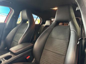 MERCEDES-BENZ GLA 1.6 GLA200 AMG Line (Premium) SUV 5dr Petrol 7G-DCT Euro 6 (s/s)