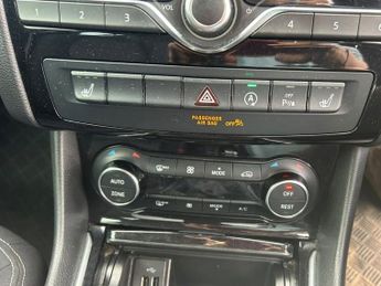INFINITI Q30 1.6T SE Hatchback 5dr Petrol Manual Euro 6 (s/s) (122 ps)