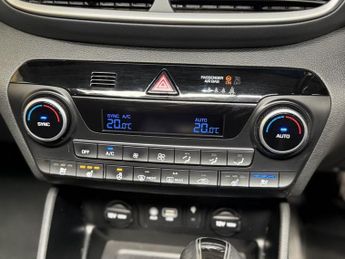 HYUNDAI TUCSON 2.0 CRDi Premium SE SUV 5dr Diesel Auto 4WD Euro 6 (s/s) (185 ps