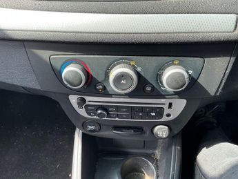 RENAULT MEGANE 1.5 dCi Dynamique TomTom Coupe 3dr Diesel Manual Euro 5 (s/s) (1