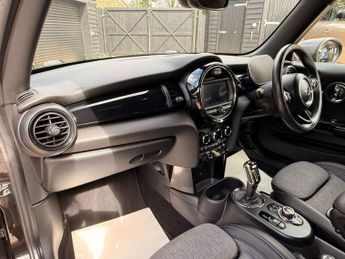 MINI Electric Hatch Cooper SE 32.6kWh Level 2 Hatchback 3dr Electric Auto (184 ps)