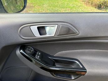 FORD FIESTA 1.0 TITANIUM 5 DOOR