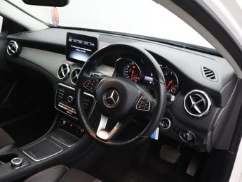 MERCEDES-BENZ GLA CLASS 1.6 GLA180 Urban Edition SUV 5dr Petrol 7G-DCT Euro 6 (s/s) (122