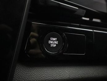 RENAULT AUSTRAL 1.2 E-TECH techno esprit Alpine SUV 5dr Petrol Hybrid Auto Euro 