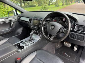VOLKSWAGEN TOUAREG 3.0 TDI V6 BlueMotion Tech R-Line SUV 5dr Diesel Tiptronic 4WD E