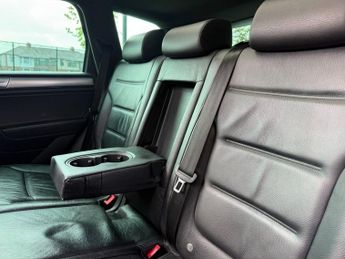 VOLKSWAGEN TOUAREG 3.0 TDI V6 BlueMotion Tech R-Line SUV 5dr Diesel Tiptronic 4WD E