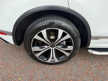 VOLKSWAGEN TOUAREG 3.0 TDI V6 BlueMotion Tech R-Line SUV 5dr Diesel Tiptronic 4WD E