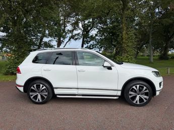 VOLKSWAGEN TOUAREG 3.0 TDI V6 BlueMotion Tech R-Line SUV 5dr Diesel Tiptronic 4WD E