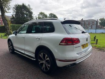 VOLKSWAGEN TOUAREG 3.0 TDI V6 BlueMotion Tech R-Line SUV 5dr Diesel Tiptronic 4WD E