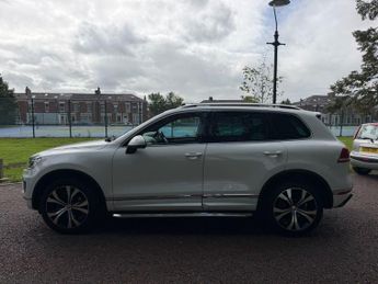 VOLKSWAGEN TOUAREG 3.0 TDI V6 BlueMotion Tech R-Line SUV 5dr Diesel Tiptronic 4WD E