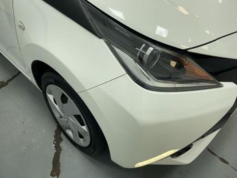 TOYOTA AYGO 1.0 VVT-i x-play Hatchback 5dr Petrol Manual Euro 6 (68 ps) - AA