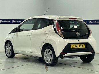 TOYOTA AYGO 1.0 VVT-i x-play Hatchback 5dr Petrol Manual Euro 6 (68 ps) - AA