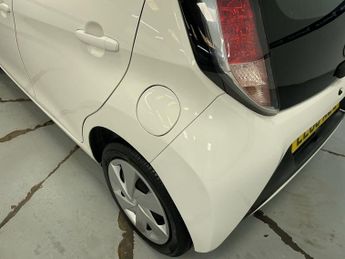 TOYOTA AYGO 1.0 VVT-i x-play Hatchback 5dr Petrol Manual Euro 6 (68 ps) - AA