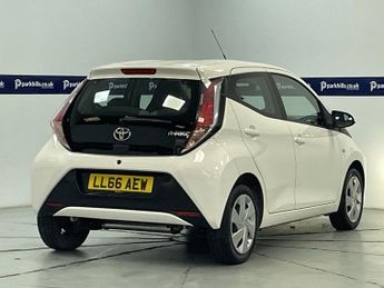 TOYOTA AYGO 1.0 VVT-i x-play Hatchback 5dr Petrol Manual Euro 6 (68 ps) - AA