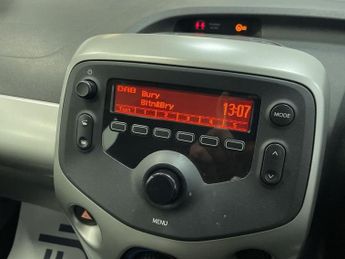 TOYOTA AYGO 1.0 VVT-i x-play Hatchback 5dr Petrol Manual Euro 6 (68 ps) - AA