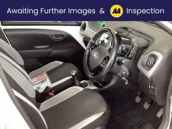 TOYOTA AYGO 1.0 VVT-i x-play Hatchback 5dr Petrol Manual Euro 6 (68 ps) - AA