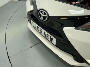 TOYOTA AYGO 1.0 VVT-i x-play Hatchback 5dr Petrol Manual Euro 6 (68 ps) - AA