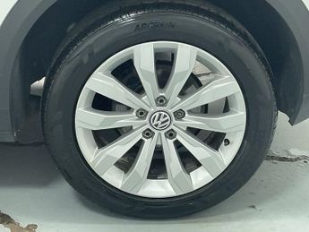 VOLKSWAGEN T-ROC 1.0 TSI GPF SE SUV 5dr Petrol Manual Euro 6 (s/s) (115 ps) - AA 