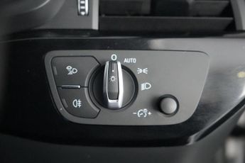 AUDI A4 2.0 TDI 35 Black Edition S Tronic Euro 6 (s/s) 4dr