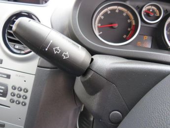 VAUXHALL CORSA 1.4 16V Exclusiv Hatchback 5dr Petrol Auto Euro 5 (100 ps)