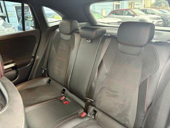 MERCEDES-BENZ GLA CLASS 1.3 GLA200 AMG Line (Executive) SUV 5dr Petrol 7G-DCT Euro 6 | 2