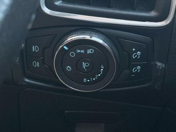 FORD FOCUS 1.0T EcoBoost Zetec Hatchback 5dr Petrol Manual Euro 5 (s/s) (10
