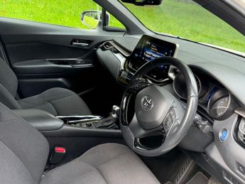 TOYOTA C-HR 1.8 VVT-h Design SUV 5dr Auto Petrol Hybrid CVT Euro 6 (s/s) (12