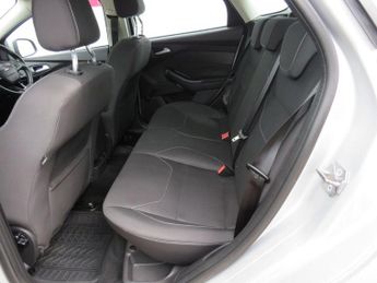FORD FOCUS 1.6 Zetec Hatchback 5dr Petrol Powershift Euro 6 (125 ps)