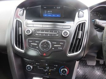FORD FOCUS 1.6 Zetec Hatchback 5dr Petrol Powershift Euro 6 (125 ps)